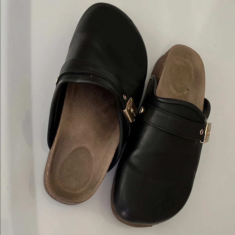 Dr. Scholl's Black Sandals with Gold Buckle - Picture 3 of 4